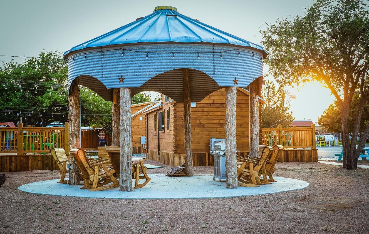 The Big Texan - Cabins And Wagons Αμαρίλο Εξωτερικό φωτογραφία