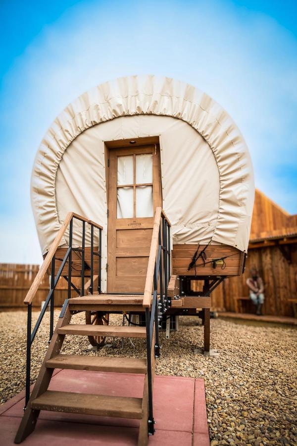 The Big Texan - Cabins And Wagons Αμαρίλο Εξωτερικό φωτογραφία