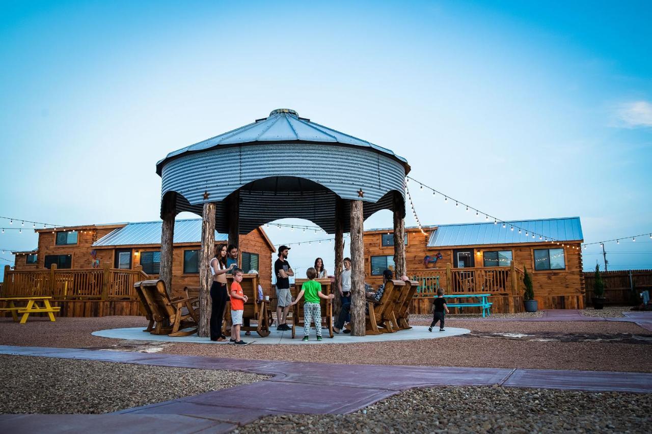 The Big Texan - Cabins And Wagons Αμαρίλο Εξωτερικό φωτογραφία