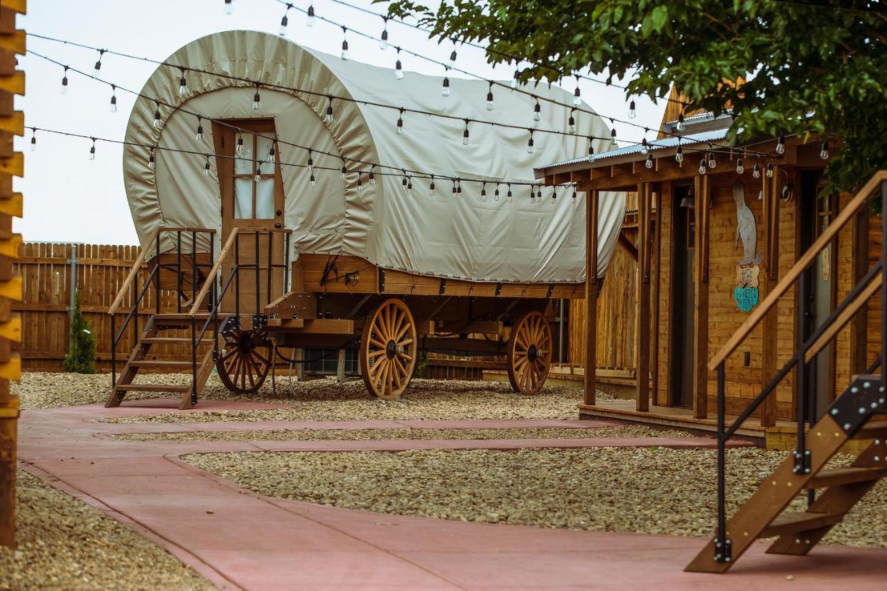 The Big Texan - Cabins And Wagons Αμαρίλο Εξωτερικό φωτογραφία