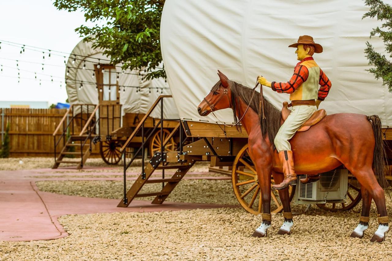The Big Texan - Cabins And Wagons Αμαρίλο Εξωτερικό φωτογραφία