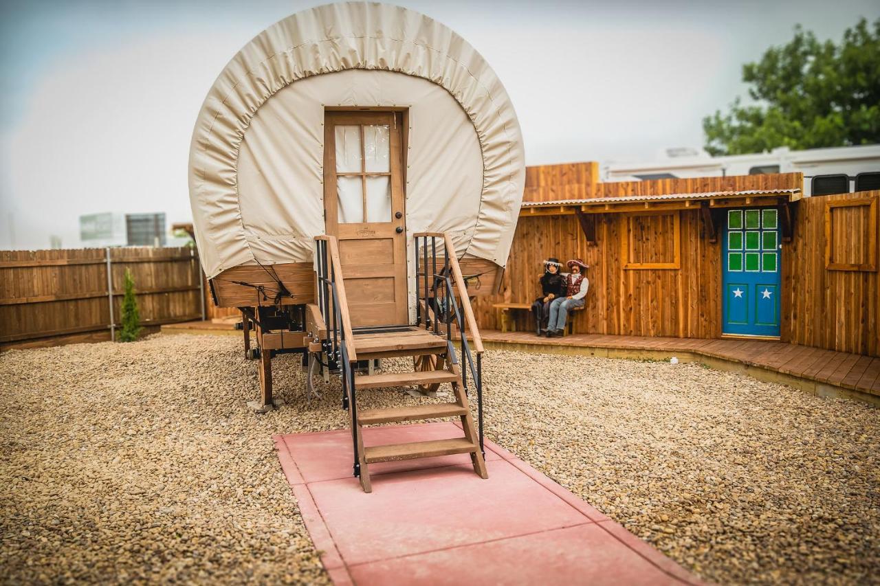 The Big Texan - Cabins And Wagons Αμαρίλο Εξωτερικό φωτογραφία