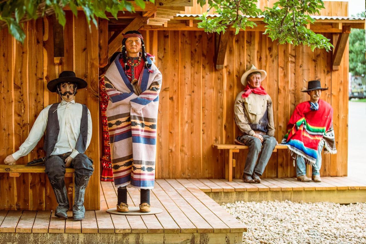 The Big Texan - Cabins And Wagons Αμαρίλο Εξωτερικό φωτογραφία
